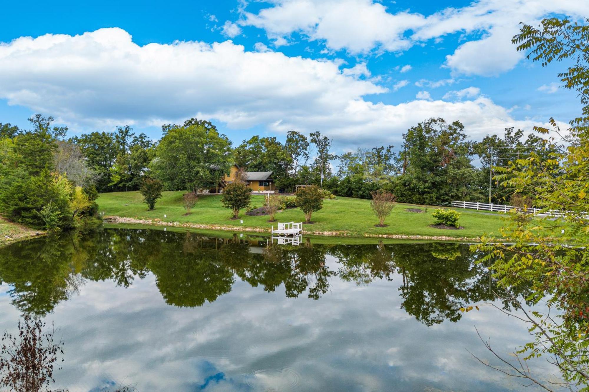Villa Haven On The Pond Pigeon Forge Esterno foto