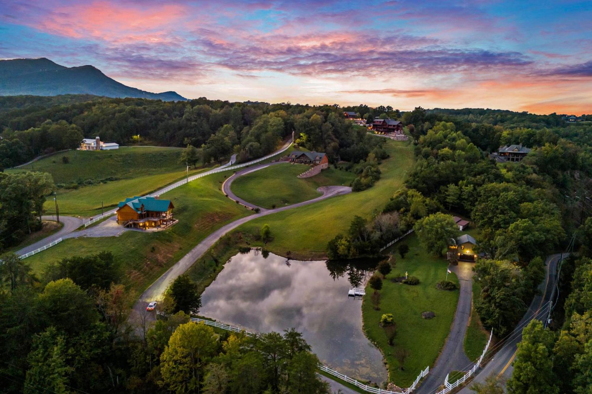 Villa Haven On The Pond Pigeon Forge Esterno foto